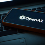 Móvil de OpenAI está por llegar