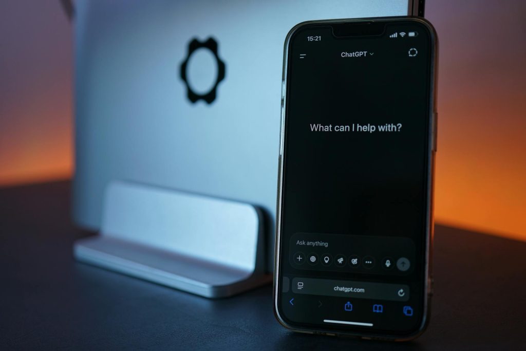 Más pistas sobre el móvil de OpenAI 